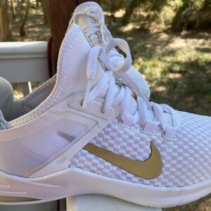 - Nike Air Bella TR 2 White Metallic Gold White Size 7.5